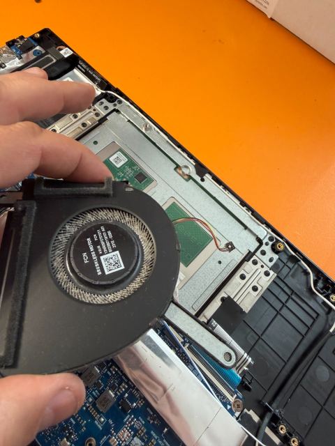Ремонт на телефони и компютри в София — снимка от работата на Enter computers